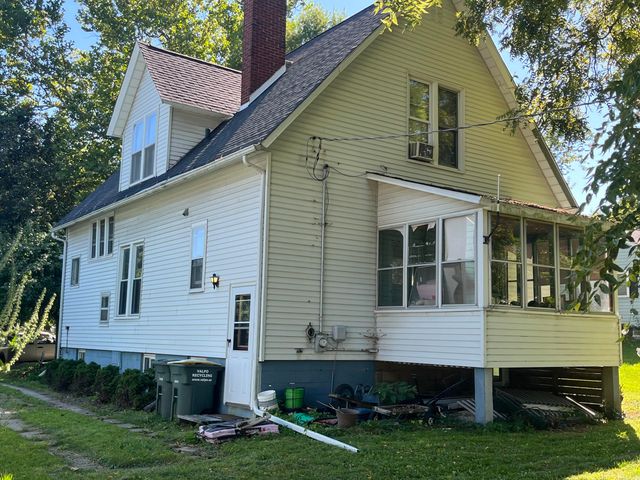484 Grove Avenue, Valparaiso, IN 46385