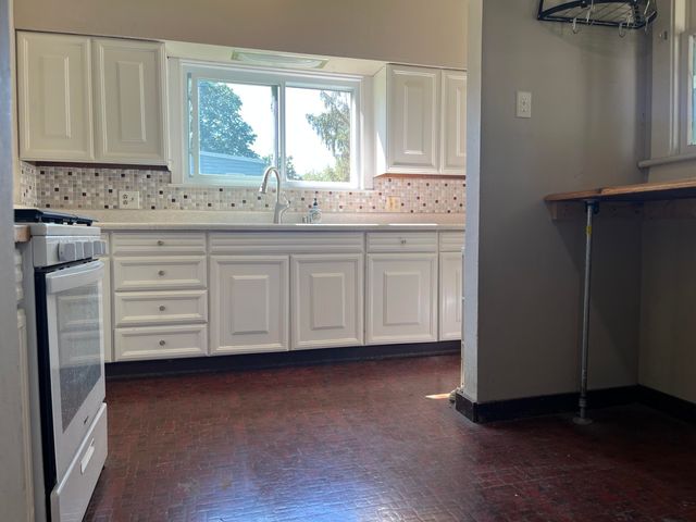 484 Grove Avenue, Valparaiso, IN 46385