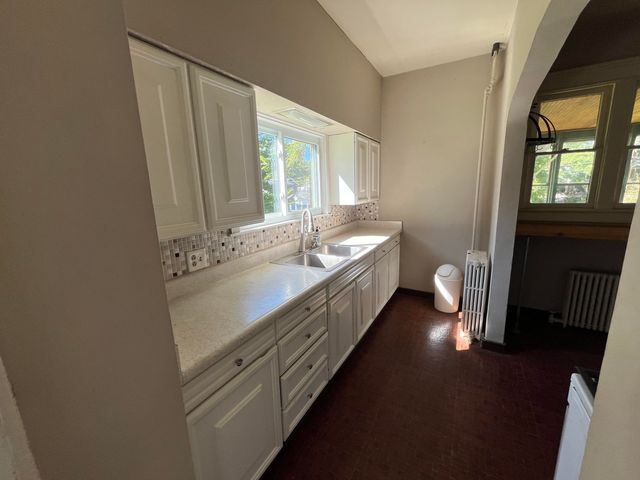 484 Grove Avenue, Valparaiso, IN 46385