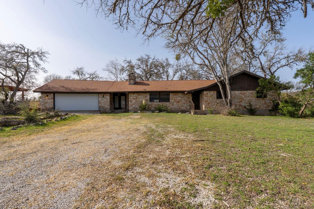108 Augusta LN, Wimberley, TX 78676