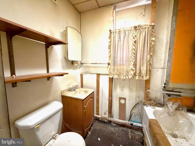 1800 MOUNT LAUREL RD, Temple, PA 19560