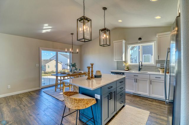 6740 Belding Drive S, Fargo, ND 58104