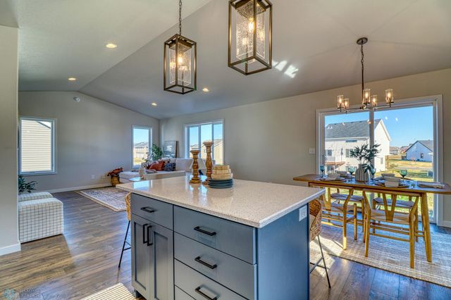 6740 Belding Drive S, Fargo, ND 58104