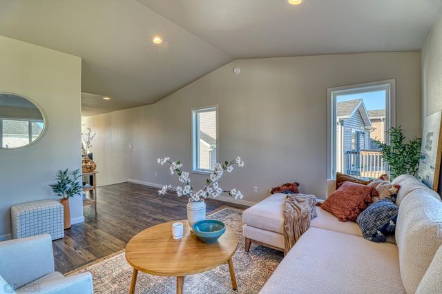 6740 Belding Drive S, Fargo, ND 58104