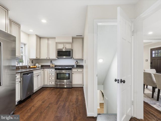 6437 SPRING TER, Falls Church, VA 22042