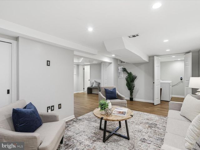 6437 SPRING TER, Falls Church, VA 22042