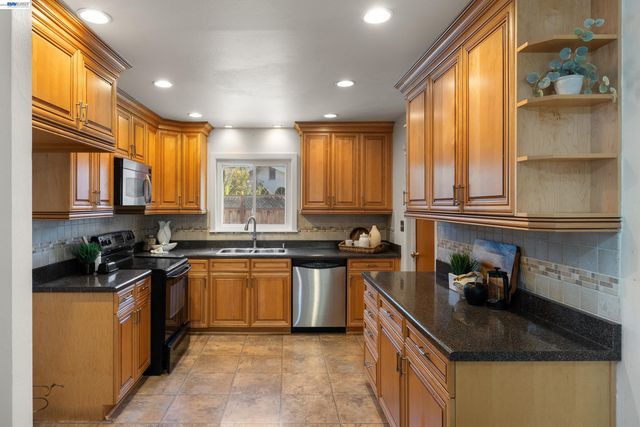 5269 Abbey Ct, Newark, CA 94560