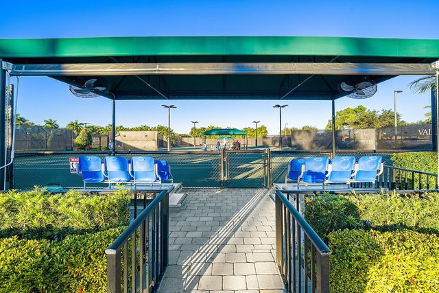 10612 Whitewind Circle, Boynton Beach, FL 33473