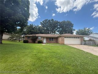 403 Woodland Hills Boulevard, Roland, OK 74954
