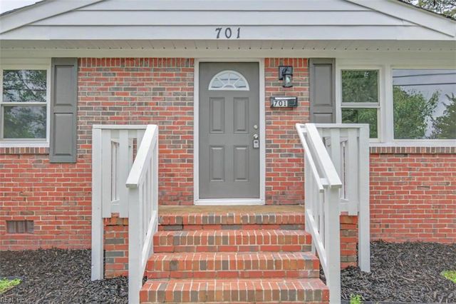 701 Sparrow RD, Chesapeake, VA 23325