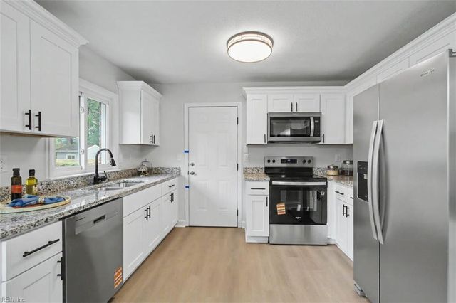 701 Sparrow RD, Chesapeake, VA 23325