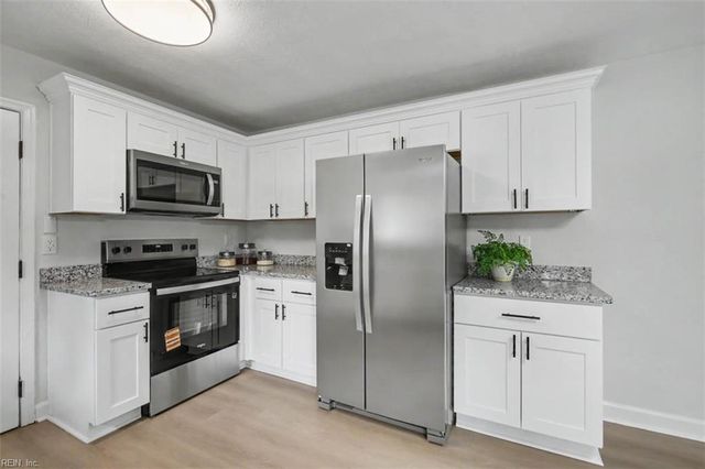 701 Sparrow RD, Chesapeake, VA 23325