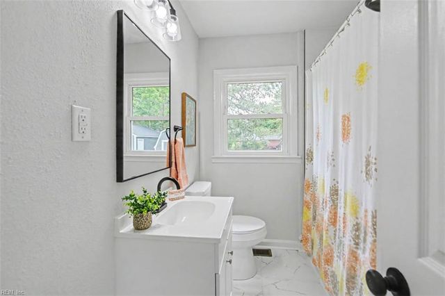 701 Sparrow RD, Chesapeake, VA 23325