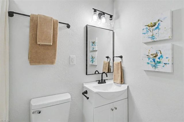 701 Sparrow RD, Chesapeake, VA 23325