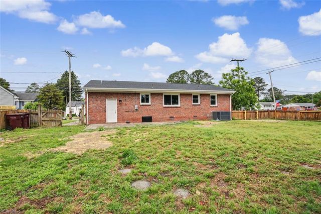 701 Sparrow RD, Chesapeake, VA 23325