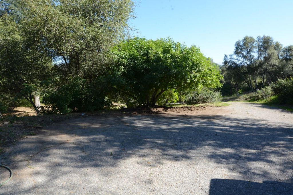 Image 16 of property listing at 54016 Road 200, North Fork, CA 93643