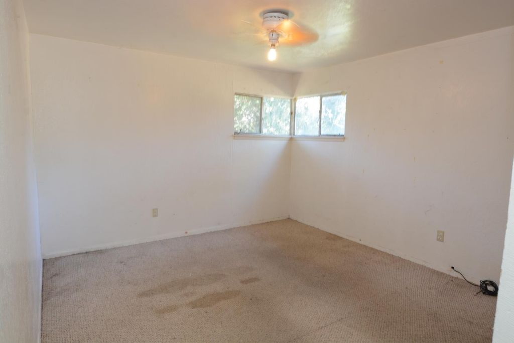 Image 8 of property listing at 54016 Road 200, North Fork, CA 93643