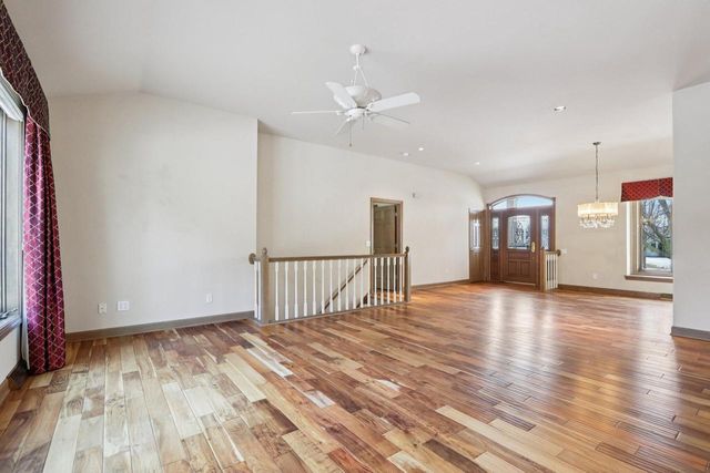 6748 S Yale DRIVE, Franklin, WI 53132