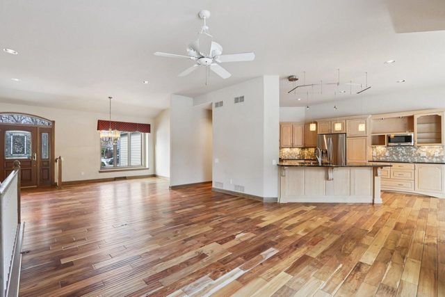 6748 S Yale DRIVE, Franklin, WI 53132