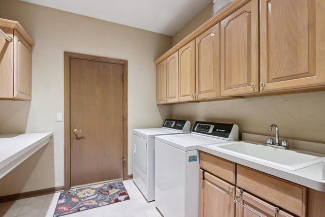 6748 S Yale DRIVE, Franklin, WI 53132