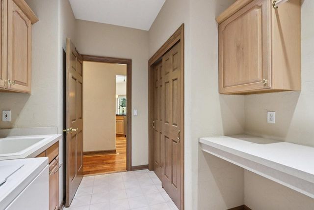 6748 S Yale DRIVE, Franklin, WI 53132