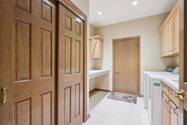 6748 S Yale DRIVE, Franklin, WI 53132