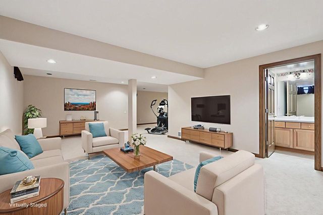 6748 S Yale DRIVE, Franklin, WI 53132