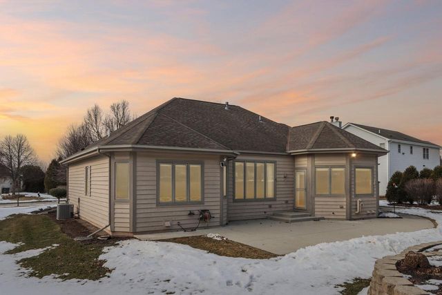 6748 S Yale DRIVE, Franklin, WI 53132