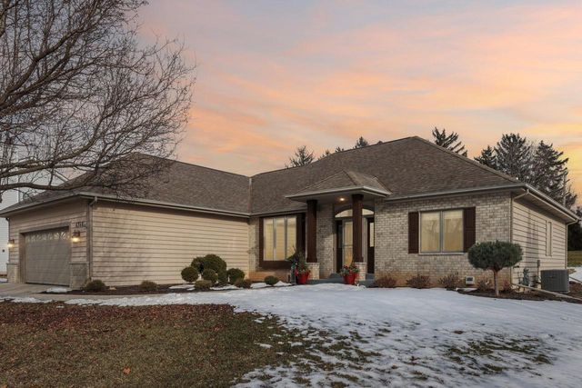 6748 S Yale DRIVE, Franklin, WI 53132