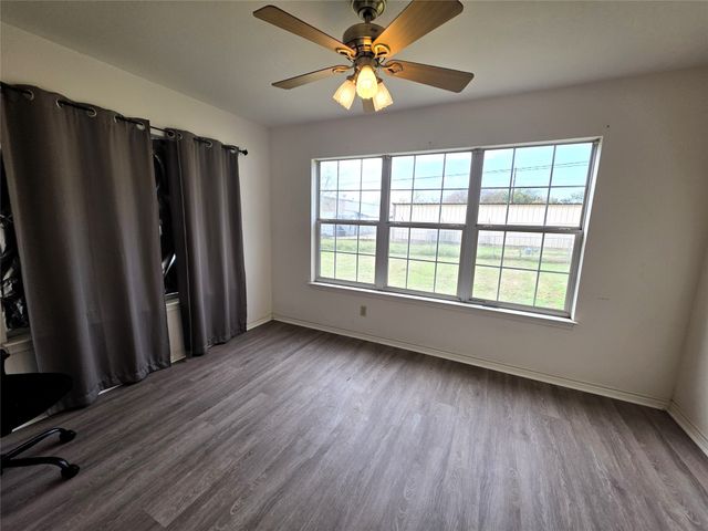 305 N Neches Street, Whitney, TX 76692