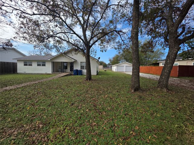 305 N Neches Street, Whitney, TX 76692