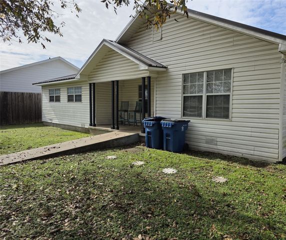 305 N Neches Street, Whitney, TX 76692