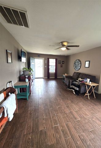 305 N Neches Street, Whitney, TX 76692