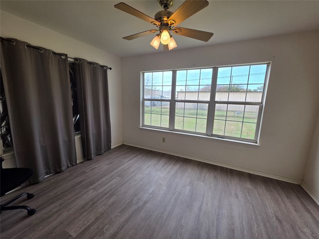 305 N Neches Street, Whitney, TX 76692