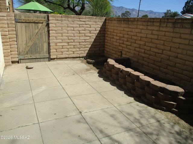 2777 N Treat Avenue, Tucson, AZ 85716