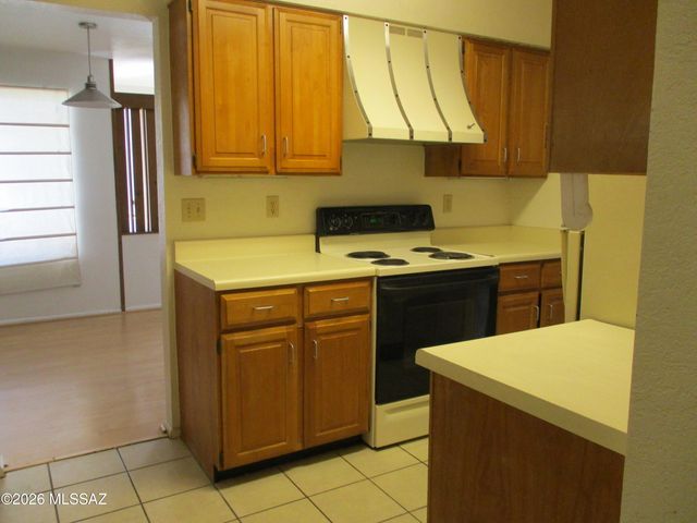 2777 N Treat Avenue, Tucson, AZ 85716