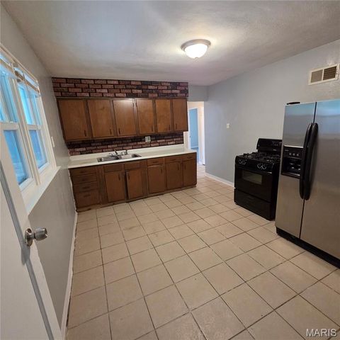 9828 Lorna Lane, St Louis, MO 63136