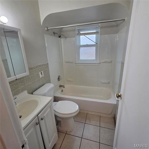 9828 Lorna Lane, St Louis, MO 63136