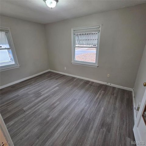 9828 Lorna Lane, St Louis, MO 63136