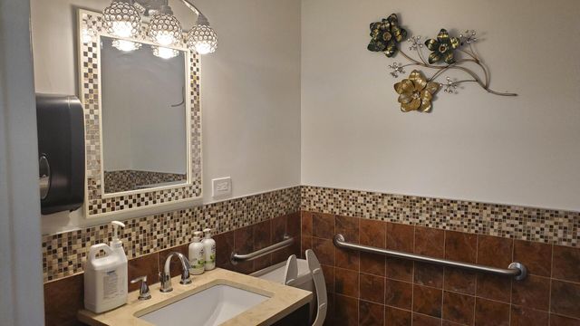 5611 W Belmont Avenue, Chicago, IL 60634