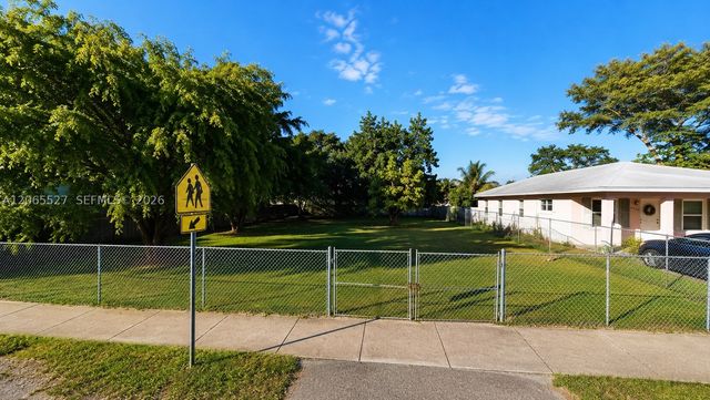3143 NW 52nd St, Miami, FL 33142