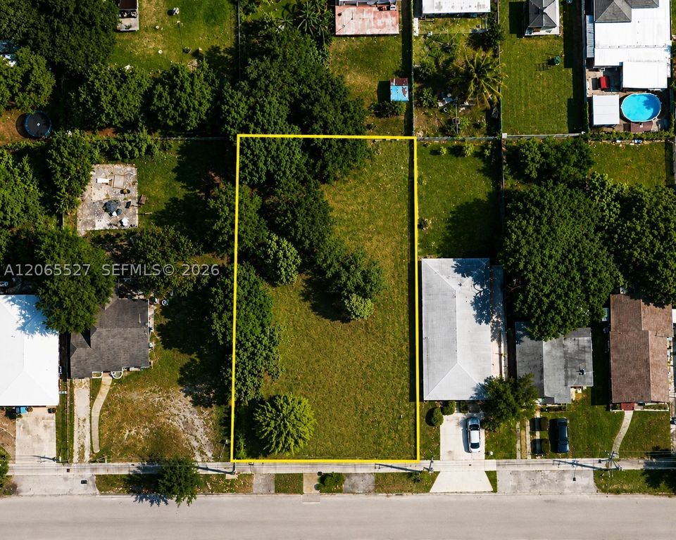 3143 NW 52nd St, Miami, FL 33142