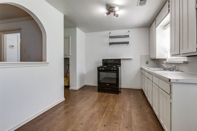 2140 Montalba Avenue, Dallas, TX 75228