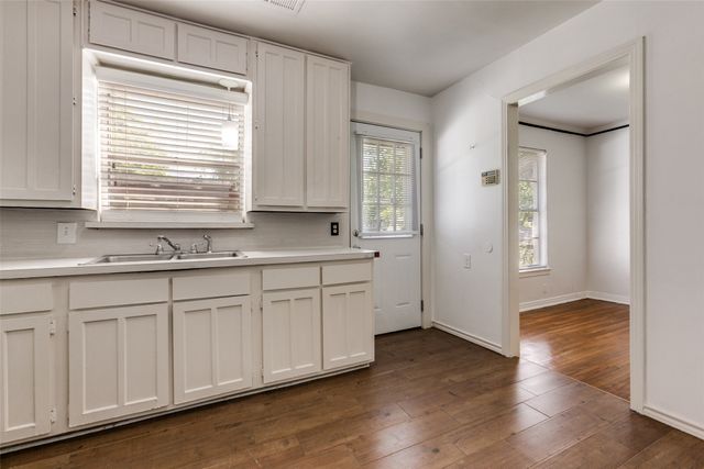 2140 Montalba Avenue, Dallas, TX 75228