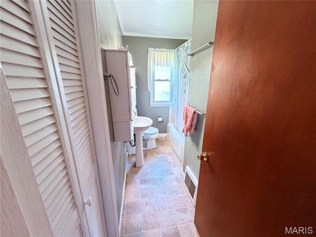 2115 Lynch Avenue, Granite City, IL 62040