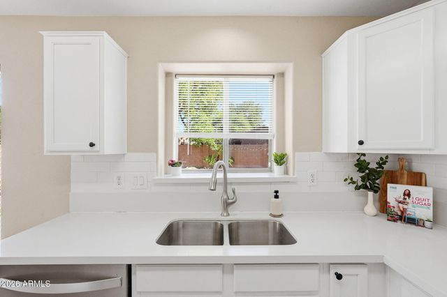 1789 E CARLA VISTA Drive, Gilbert, AZ 85295