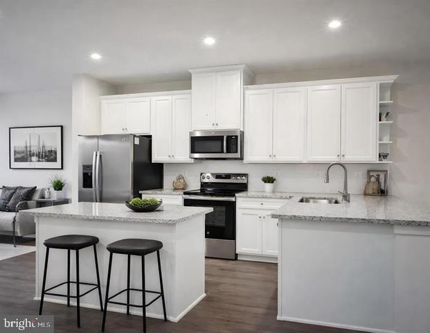 815 LENNOX ST, Baltimore, MD 21217