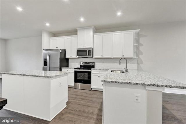 815 LENNOX ST, Baltimore, MD 21217