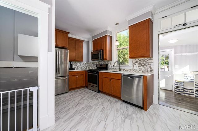 6811 Marquette Avenue, St Louis, MO 63139