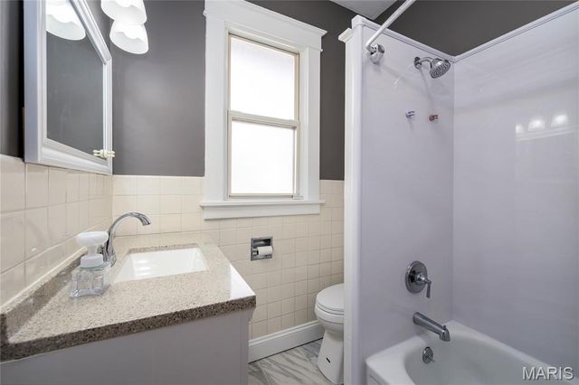 6811 Marquette Avenue, St Louis, MO 63139